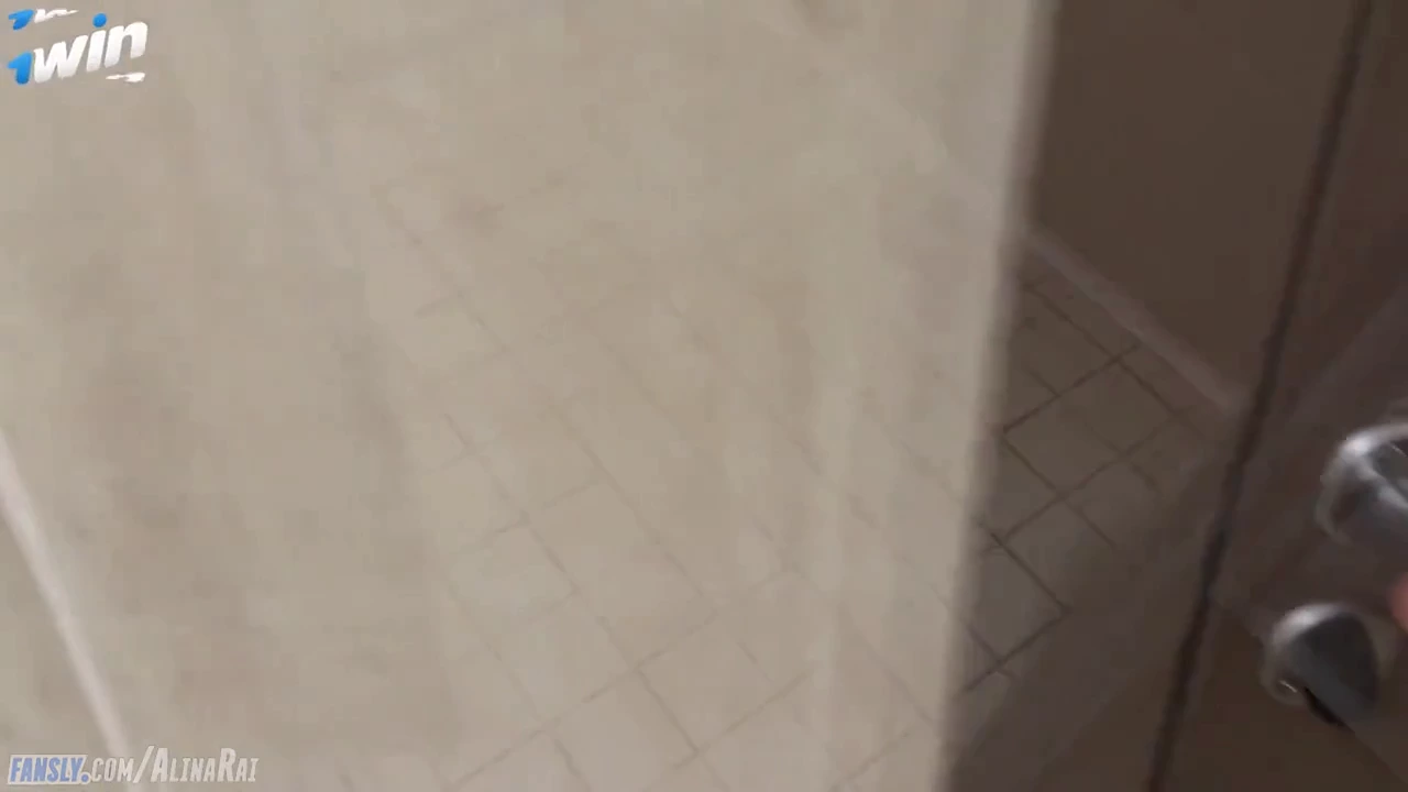 Rencontre imprévue dans une chambre d'hôtel entre belle-mère et beau-fils pour un fantasme torride porn video